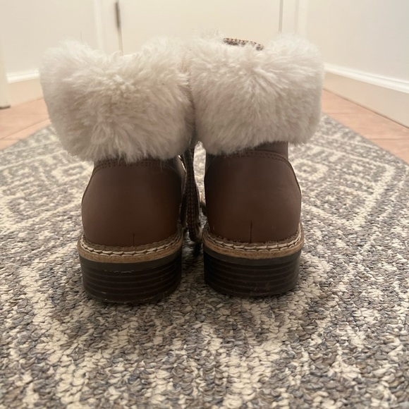 Express Tan fur Booties - Picture 3 of 4